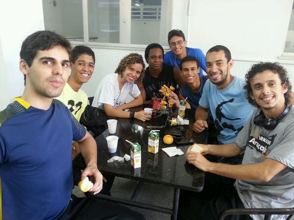 Hemose_fsph's tweet photo. Bom dia! O HEMOSE recebeu neste sábado  a galera do Movimento Parkour  de Aracaju que doou sangue. http://t.co/Uv8ozBDRee