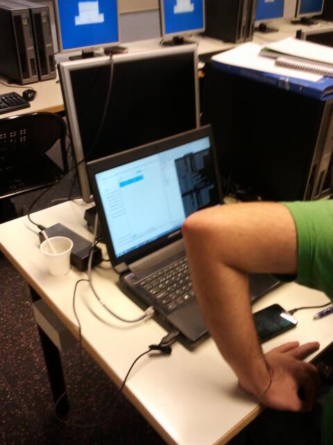 Els ordinadors de l'aula informàtica fan nosa.