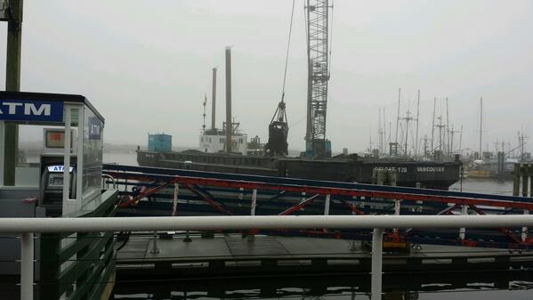 piersidedeli's tweet photo. #chilling at the pier with the delcat dredge @bluecanoeresto @TreasuresBoutiq @Pajos_fishchips  @Beatmerchant http://t.co/xDomtDMWkZ