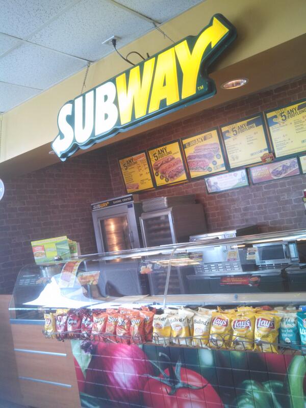 Aaron_Dawson3's tweet photo. Its a snow day and I'm still out here grinding #thesublife http://t.co/sdyN4fTX7x
