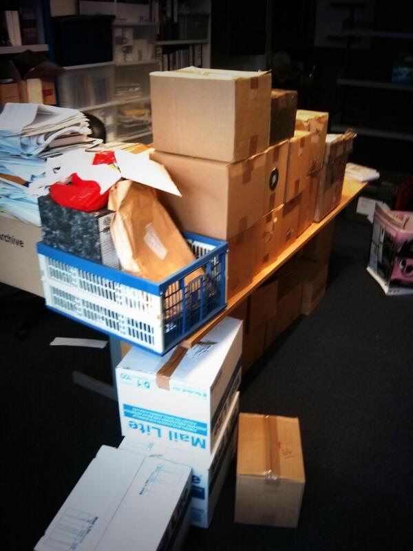 uslanguagesoc's tweet photo. We're moving! #help #somanyboxes http://t.co/XuSZ14eQTv