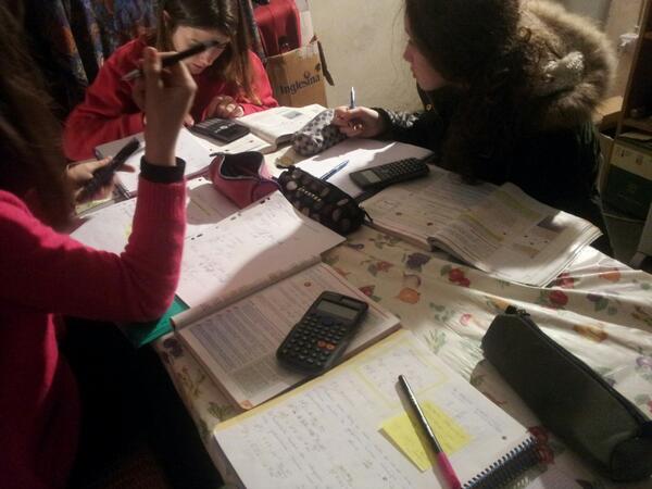 reysarii's tweet photo. Fisikakin yaaa hasigeaala lanin...jajajaja @AitziAizpuru @micaelaolaizola @JoneIturrikas http://t.co/RLoCLQAYvB