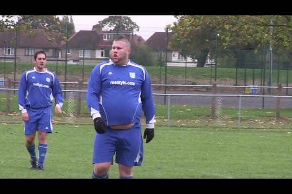 ODDSbible's tweet photo. "Where do you play mate?"  

"I'm a box-to-box midfielder" http://t.co/66MuanbRPP