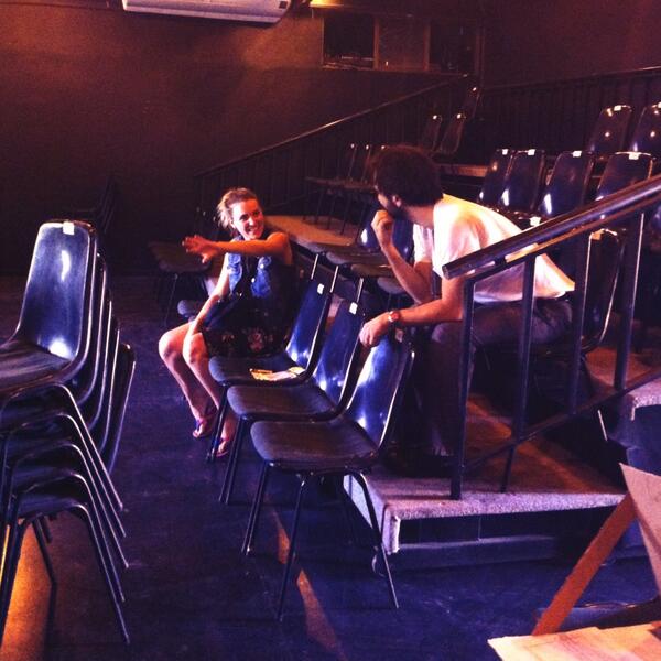 unaescena's tweet photo. En reunion #felipeschuster #teatrodelpuente http://t.co/DvoIU6MtFv