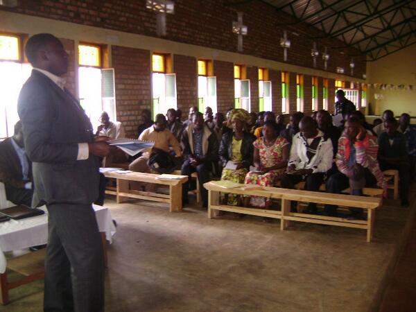 buruhukiro's tweet photo. @NYAMAGABE Itangizwa ku mugaragaro rya Gahunda ya " Ndi Umunyarwanda" mu Murenge wa #BURUHUKIRO http://t.co/WOgpNO8uMy