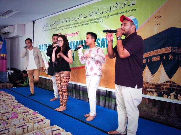 90.4| Di Breakfast Club pagi ini kita juga dihibur oleh penampilan dari <a href="/Syncoofficial/">SYNCO OFFICIAL </a> <a href="/FREQUENTPRO/">FREQUENT PRODUCTION</a> #904BFC