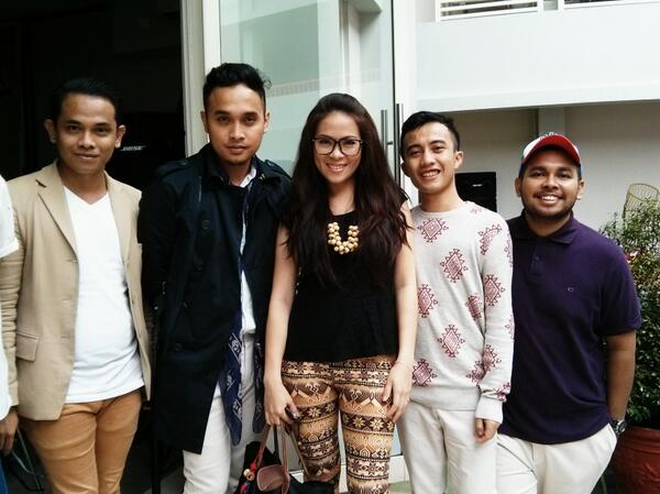 .<a href="/SYNCOOfficial/">SYNCO OFFICIAL </a> sudah hadir utk menghibur Cosmoners &amp; Cosmocil di Breakfast Club dr TK BM 400. Stay tuned! #904Anniv