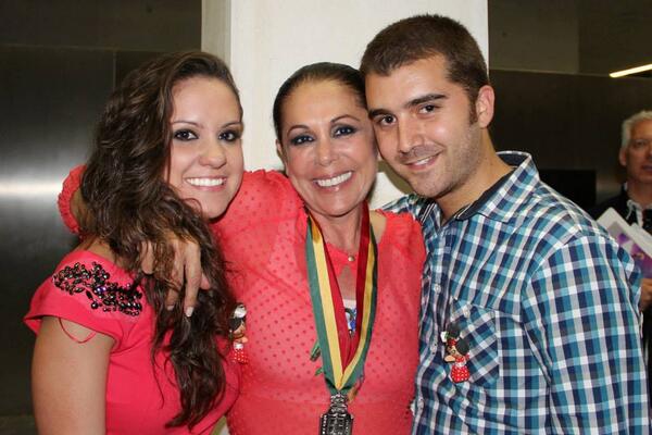 _VeronicaLozano's tweet photo. Nosotros tambien tenemos fotos con Isabel en camerino y en mil sitios!dejar d inventar @antoniorossi @elprogramadear http://t.co/JAIWlLCnBz