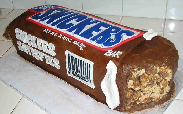 FoodSims's tweet image. Snicker Bar Cake