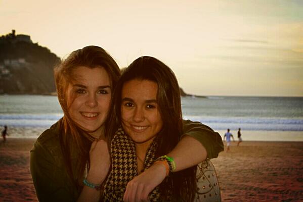 Esperoo ke mi <a href="/AneTxintxurreta/">aneetxin</a>  bieen el diaa!! Bihar garee petaardaa, looveyooooouu!!