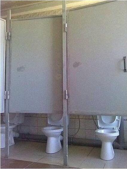 Ar menos no te verán la cara mientras cagas...