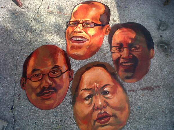 ScrapThePork's tweet photo. Ang mga #holDAPper ng pondo ng taumbayan!  #ScrapThePork http://t.co/1Nm8v6Dckm