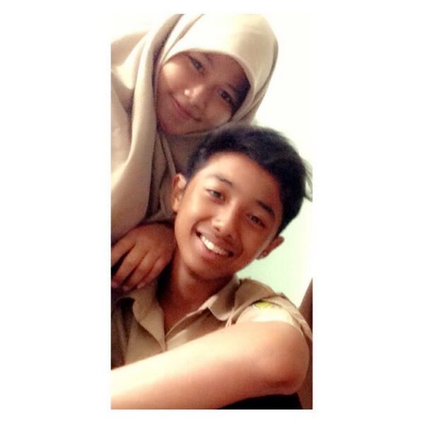 XMIA1smamda's tweet photo. Langgeng ya mantan wakil dan mantan ketua kelas😘 http://t.co/zTlPrajWu7