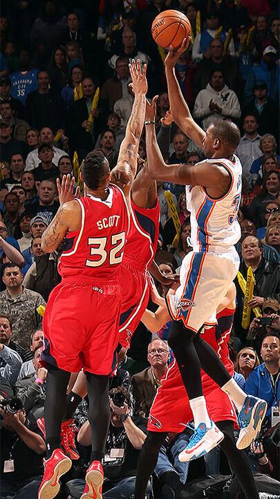 MovistarNBA's tweet photo. EL MEJOR ANOTADOR DEL PLANETA. Kevin DURANT, 41 puntos y canasta ganadora. VÍDEO: http://t.co/6gA4aCk8ei http://t.co/tVsKDe1xPL