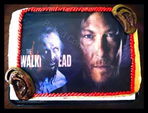 DeadSeriousTWD's tweet photo. this would be the most coolest birthday cake or cake to have. #RT http://t.co/1bzSbdLaAx