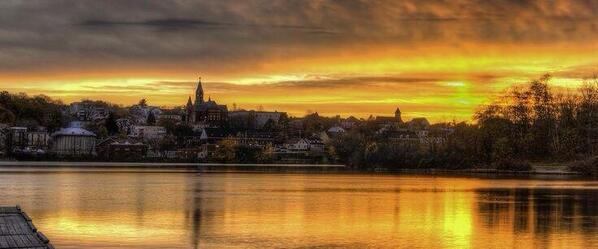 sunsetchasers_'s tweet photo. Sunset in maine http://t.co/chzDpunMhc