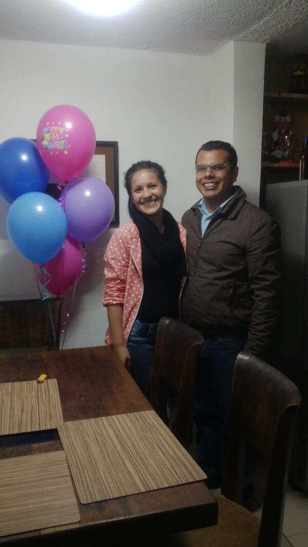 QuinteroDanielR's tweet photo. Celebrando el cumpleaños de @KQSuavita y @AngelikJimenezG http://t.co/ZZ8xKs9fWT