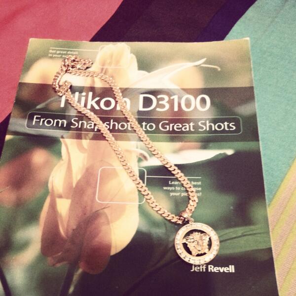 vudoo36's tweet image. #GoldieLox #Versace #Subtlestatement