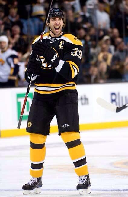 PuckPictures's tweet photo. Zdeno Chara gets 500 career points tonight against New York islanders ! http://t.co/cV9AvgMsgQ