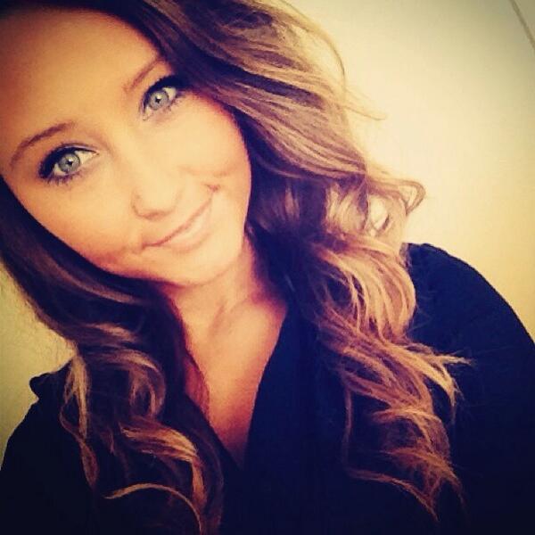 Hamlin_Alexisss's tweet photo. #Selfieeee✨ http://t.co/KrL5a9uDwG