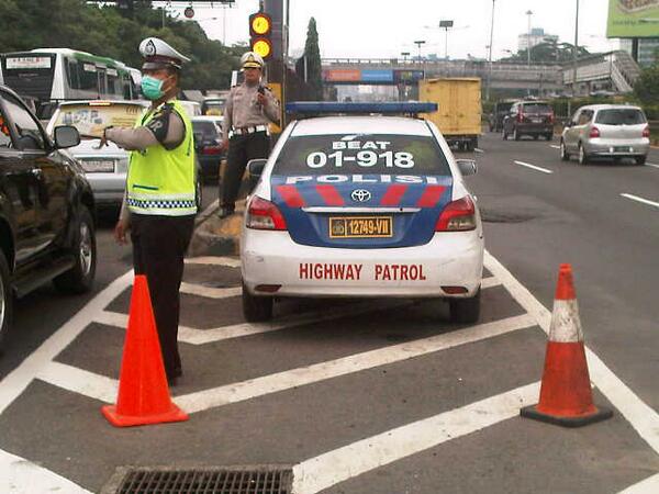 11.20 Kondisi lalu lintas exit tol Semanggi terpantau msh padat.