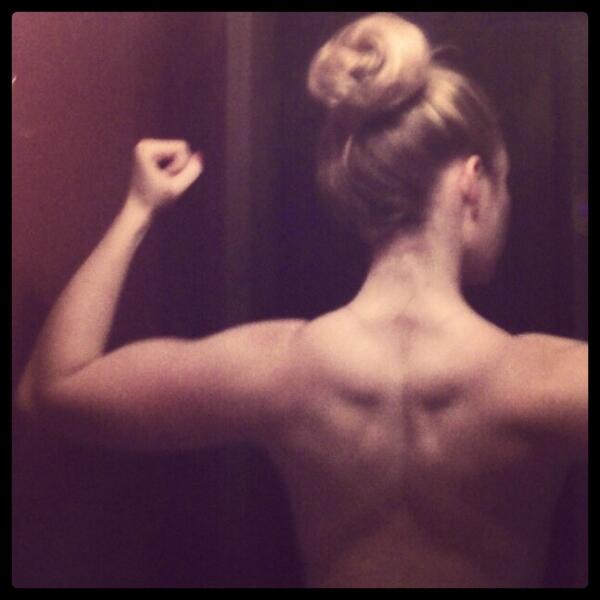 ___LoveJess's tweet image. I told him look back at it :) #backwork #muscles #flexin #girlswholift