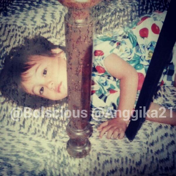 Bolscious's tweet photo. @anggika21 @BolsciousBDG_  @BolsciousDpk laying down under the table http://t.co/7hIgFqhV7T