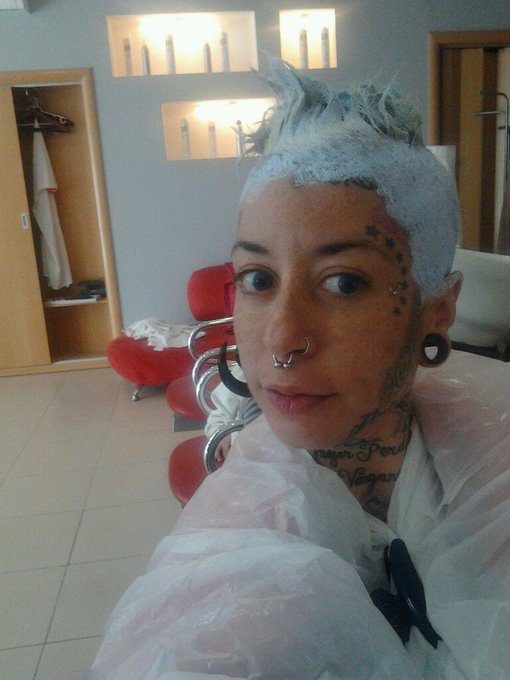 Nuevo cambio de look!! ;) ya tocaba no? lidya la camaleonica jijiji http://t.co/0TL0Q8u0dH<a href="/tag/fan"class="tags"><span>#fan</span></a>