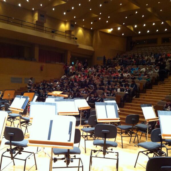 Rossmaestranza's tweet photo. Esta semana, la ROSS ofrece conciertos para escolares en la #EscueladeIngenieros de Sevilla. ¡Ellos son el futuro! http://t.co/UIfNHSUaoA