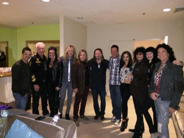 Backstage before the show with entire cast of Raiding the Rock Vault! <a href="/MarkShunock/">Mark Shunock</a> <a href="/JenniferRomas/">Jennifer Romas</a> ladyreeven <a href="/Iggymag/">Iggy Magaña</a>