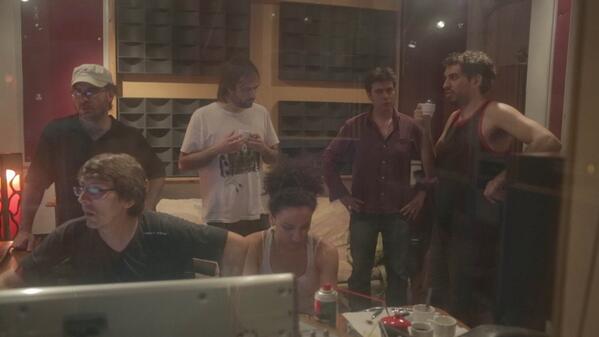 Trabajando en el próximo disco. Nos quedan unos meses por delante y a la calle!(o al equipo musical) Salud!