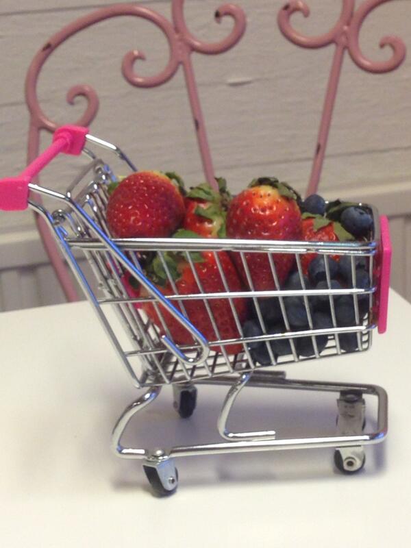 Hellapoliisi's tweet image. Aamun vitamiinit:)