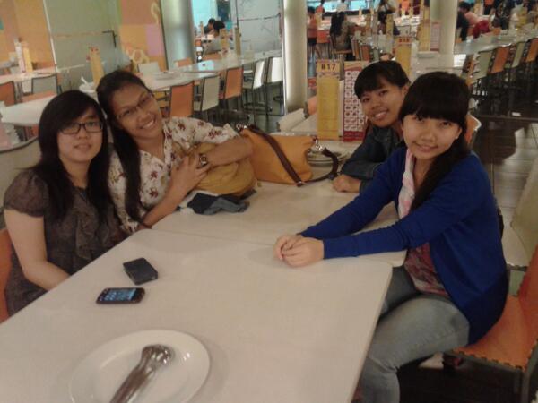 JuLianTi95's tweet photo. @siskababan @yan_sisca1 @YennyWang87 @linz_angel http://t.co/8JAvjpv8Ed