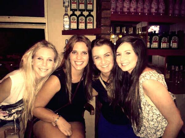 linkidutoit's tweet photo. Lovit!! @Chrisnaa03 @HelanaKriel #goodtobeback #home #loveyouguys #enkatryn http://t.co/pTllQL7N7u
