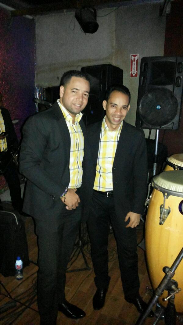 JuniorBongo3's tweet photo. Tocando anoche en jet set... http://t.co/6NEwqhM6Wc