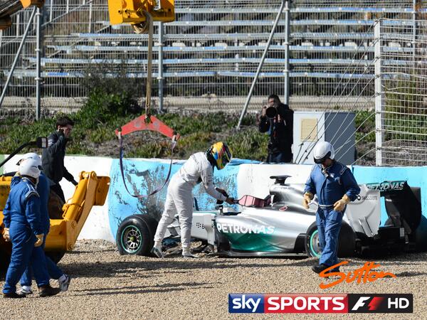 SoulstarWhitey's tweet image. “@SkySportsF1: Lewis Hamilton hit the wall at Turn One bit.ly/1aZGhqK #skyf1 http://t.co/wiTnnh3ffl” #superlicence