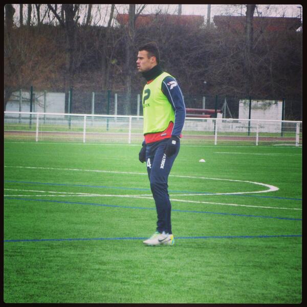 Jerinho_'s tweet image. Entrainement du Jour au Stade du Colonel Boutet avec @dam1dasilva j'ai adorer le " au caraille " de #Lippini mdr