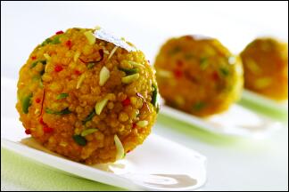 GwaliaSweets's tweet photo. During wedding season Gwalia's Dryfruit Bundi Ladoo is perfect gift for your loved ones to relish.... http://t.co/Ku7NSYwoiM