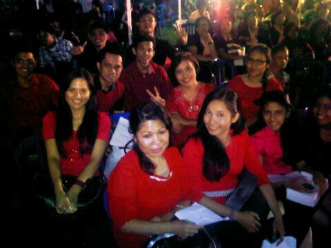 BACICHO's tweet photo. Perform With: @mariohesly @jacqiqin @aarinsharon @ciidoremi @bagamanalu @jerrymanu11ang @AndreasSilaban2 @Riasiagian http://t.co/UkSrcp0yhb