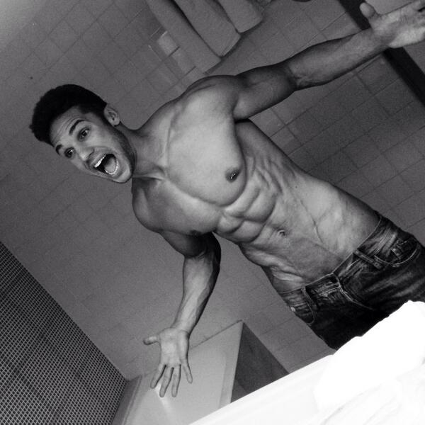 VanessaArenas7's tweet photo. "@AlbertoSantana_: Go to the gym.... #ILoveFitness 🎧💪 http://t.co/bpCZDKeBYq" LE QUIERO POR MI CUMPLE! @Localete1