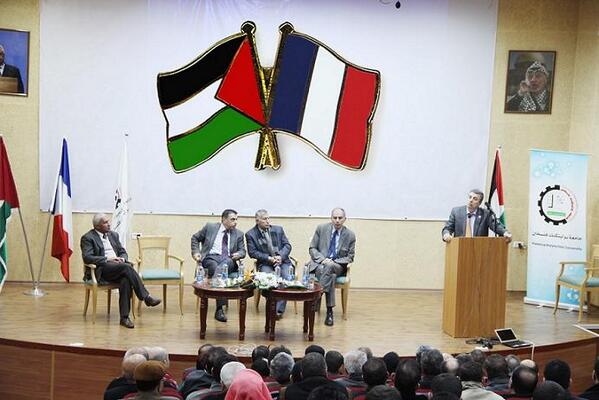 PalPolyUni's tweet photo. جامعة بوليتكنك فلسطين تفتتح مختبر الأتمتة الصناعية "سكادا" الممول من شركة شنايدر الكتريك 
http://t.co/AjsncPxDLf http://t.co/qIdjzS4ZAX
