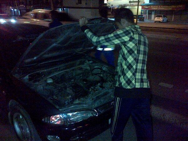 mohdishak76's tweet photo. @moqta @jpamkedah ops bantu 8...kenderaan rosak di pokok sena...JPAM sedia membantu http://t.co/Iae8XMo2EE