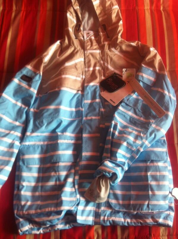 DavidGmzG's tweet photo. Vendo chaqueton de snow de la marca eleven. Interesador mandarme un mensaje directo http://t.co/mSVDatlLjM