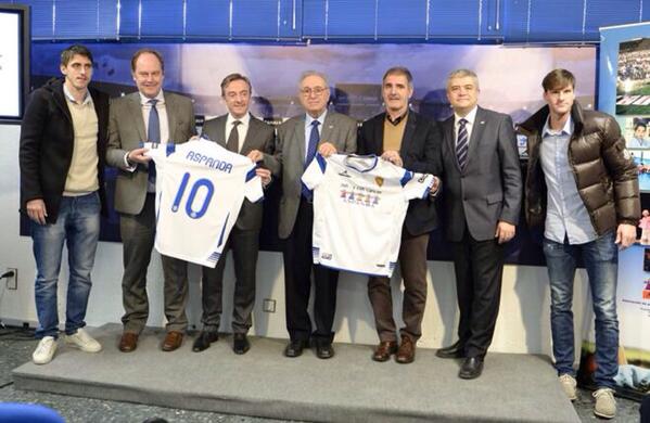 PostureoPilares's tweet photo. La camiseta de nuestro #RealZaragoza para el partido del sábado. #Aspanoa http://t.co/kJ2DhNv8TW