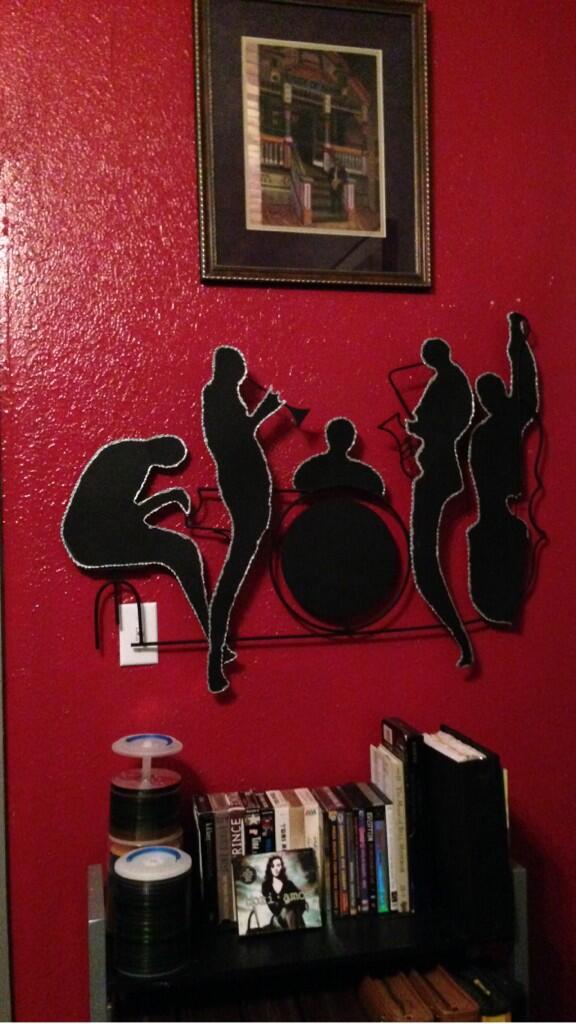 RedroosterB's tweet image. Jazz men , house of blues picture and about 2,500 cd's !! Yep that's a music room
