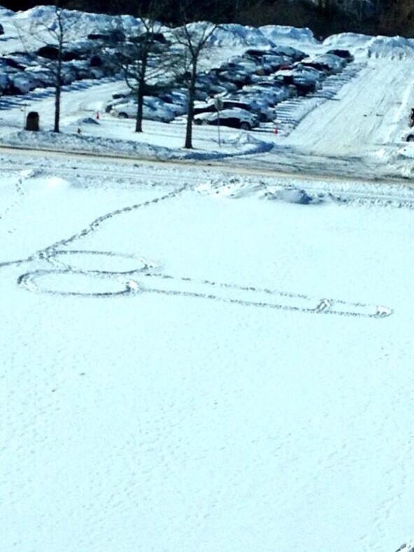 SUNYOswegoProbz's tweet photo. First #snowpenis of the semester! Outside Daga, photo courtesy of @Jen_Labas: http://t.co/SQ0Z39t1lV