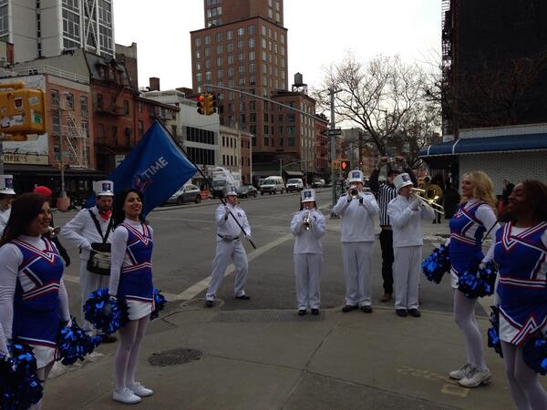 noahilevy's tweet photo. The @Uber @pepsi halftime show. So this is how well-funded startups spend their money.. http://t.co/1JNt06t1mB