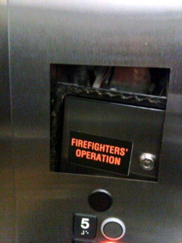 sunshine_jay92's tweet image. I get the feeling that the elevator shouldn&apos;t look like this...smh #VCUproblems