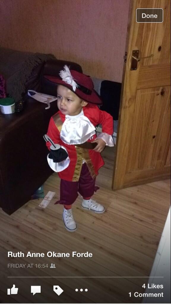 PrincessDanDan1's tweet photo. @AzenaBaxter romes cumin for u wiv his hook haa http://t.co/MQTVI6oSzM