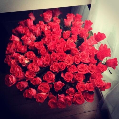 YeaOkk's tweet photo. Every girls Dream for Valentines Day #valentinesday http://t.co/8CM1znGAF5